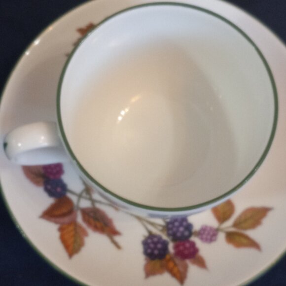 Royal Worcester Evesham Vale Cup &Saucer Set of Four...... - Picture 3 of 11